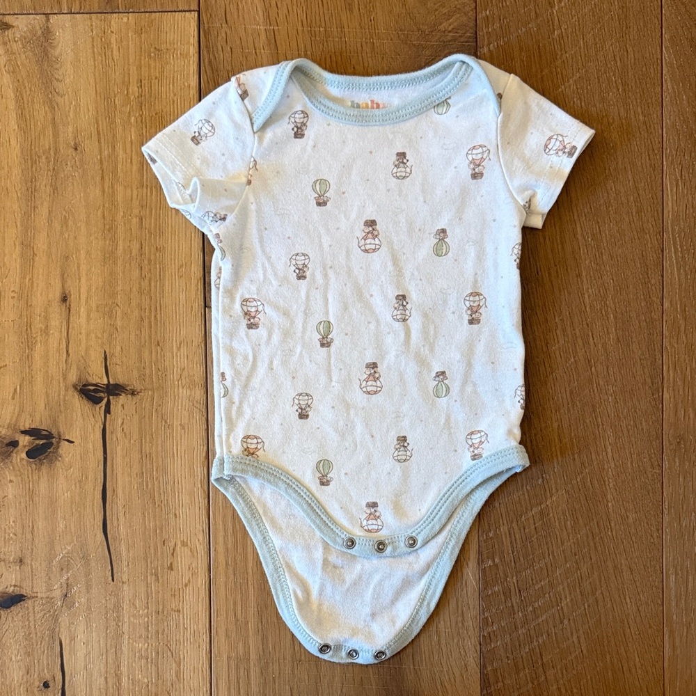 5/$25 Baby Gear Sky Blue Onesie with Balloon Design 6-9 months